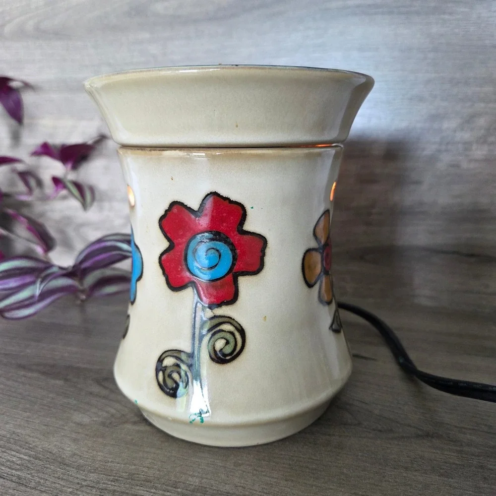 Scentsy Wax Warmer Fiona Cream Floral Electric Full Size Home Decor Boho Hippy